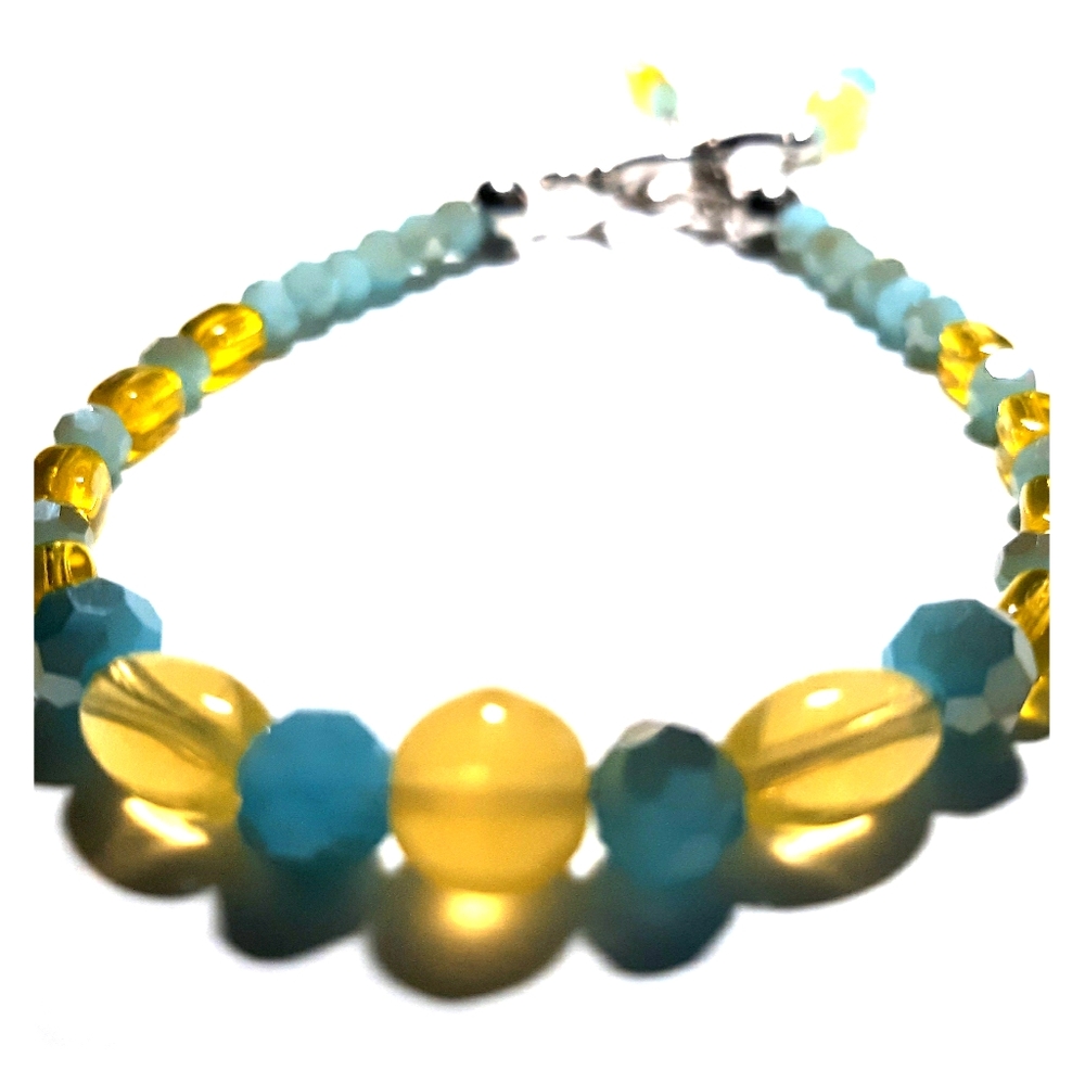 Glass bead bracelet